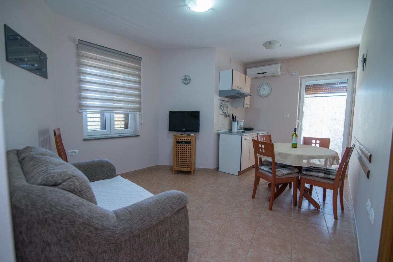 Apartments With A Parking Space Punta Kriza, Cres - 8082 Luaran gambar
